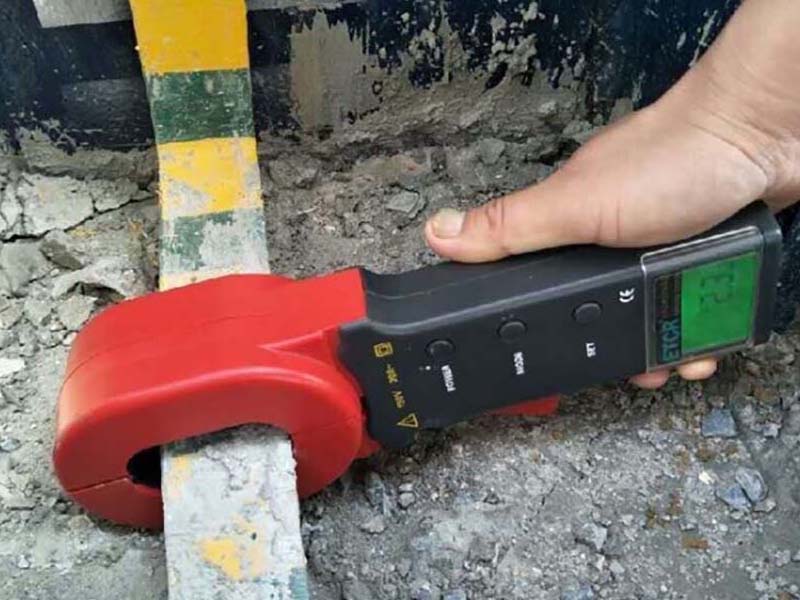 如何在無(wú)土壤的環(huán)境下使用鉗形接地電阻儀測(cè)量單點(diǎn)接地電阻